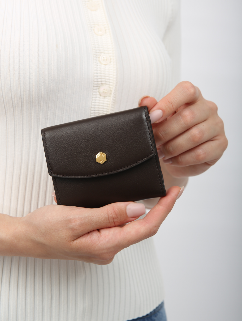 COMPACT WOMAN WALLET IN SUPPLE GOATSKIN