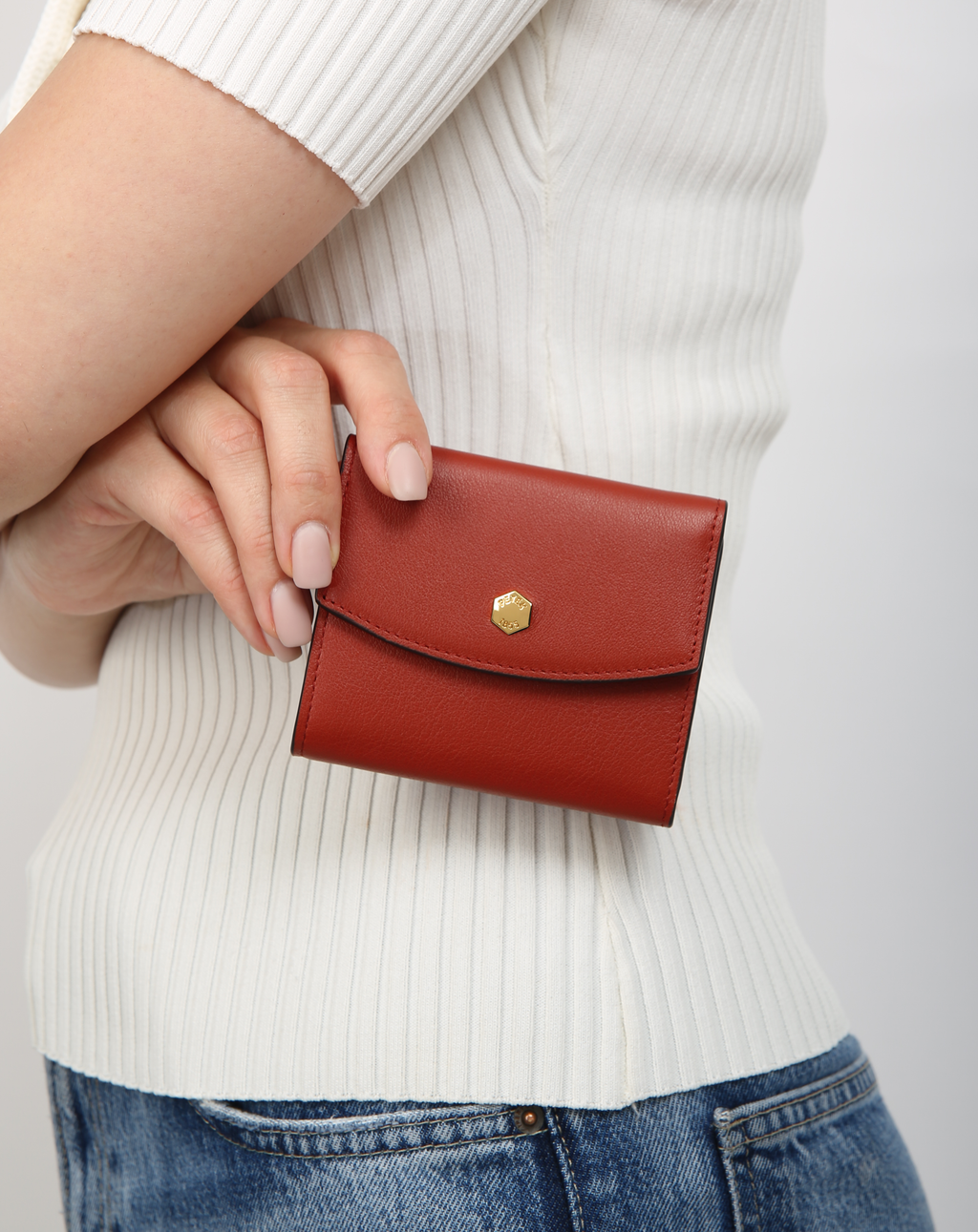 COMPACT WOMAN WALLET IN SUPPLE GOATSKIN