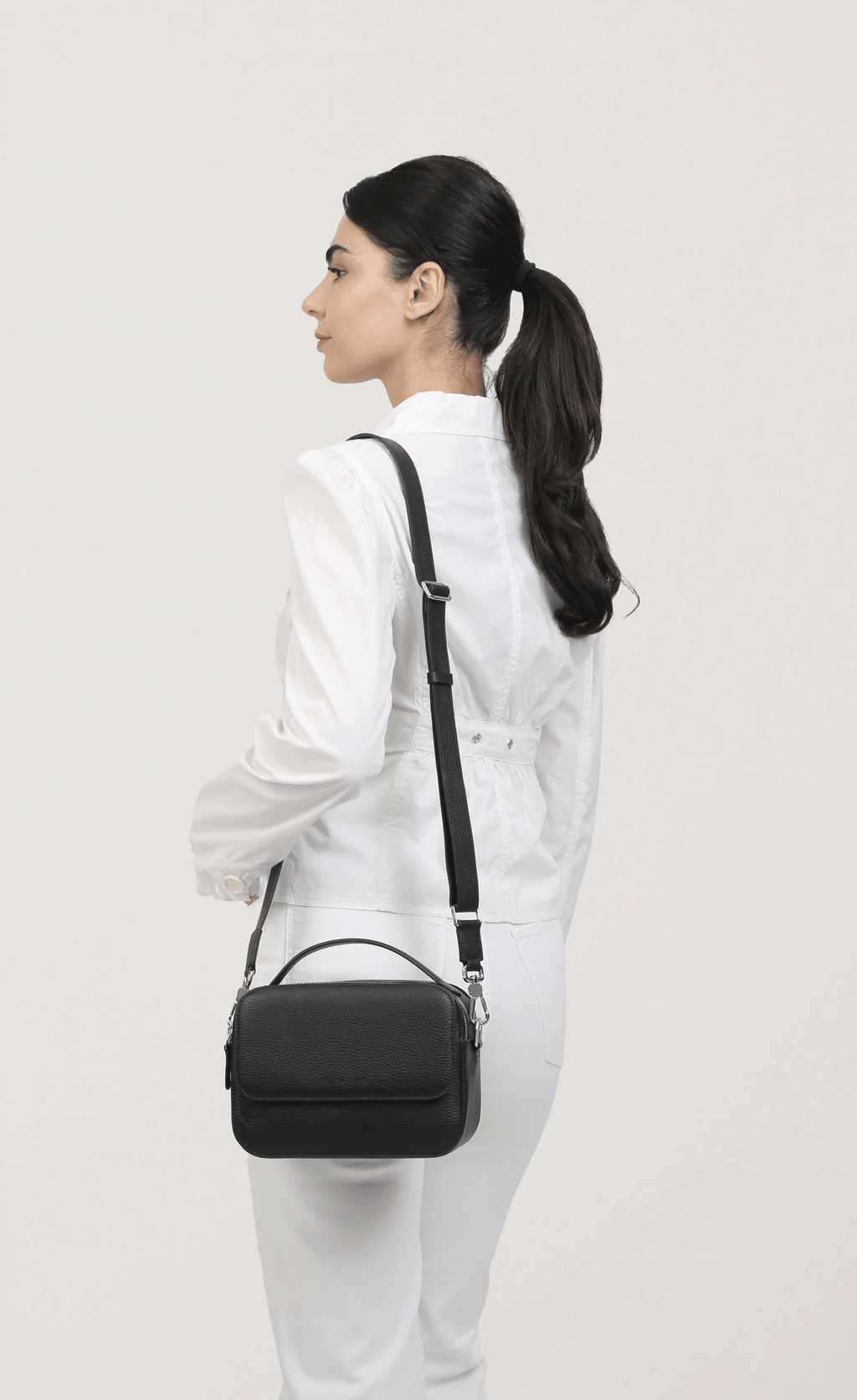 TRAVERSE CROSSBODY BAG IN GRAINED CALFSKIN